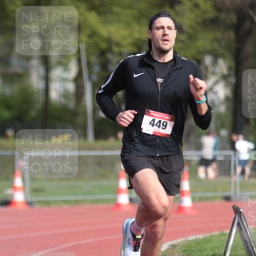 13.04.2025 - Hammer Lauf A. Gomolzig http://msf.ph/oto/7660685 13.04.2025 10:39:33 Ziel 438, 824, 839 meine-sportfotos.de