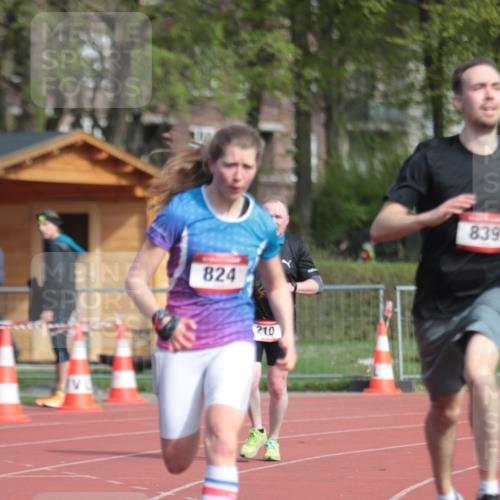 13.04.2025 - Hammer Lauf A. Gomolzig http://msf.ph/oto/7660697 13.04.2025 10:39:42 Ziel 210, 438, 839 meine-sportfotos.de