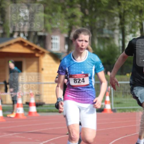 13.04.2025 - Hammer Lauf A. Gomolzig http://msf.ph/oto/7660699 13.04.2025 10:39:42 Ziel 210, 438, 839 meine-sportfotos.de