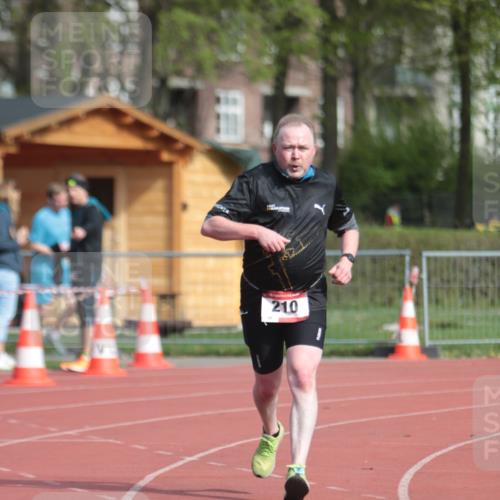 13.04.2025 - Hammer Lauf A. Gomolzig http://msf.ph/oto/7660701 13.04.2025 10:39:44 Ziel 210, 1351, 1938 meine-sportfotos.de