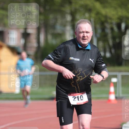 13.04.2025 - Hammer Lauf A. Gomolzig http://msf.ph/oto/7660708 13.04.2025 10:39:46 Ziel 210, 1351, 1938 meine-sportfotos.de