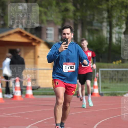 13.04.2025 - Hammer Lauf A. Gomolzig http://msf.ph/oto/7660799 13.04.2025 10:40:44 Ziel 498, 1778, 1782 meine-sportfotos.de