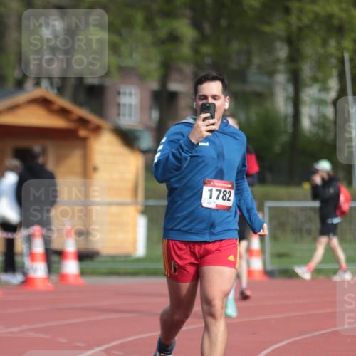 13.04.2025 - Hammer Lauf A. Gomolzig http://msf.ph/oto/7660800 13.04.2025 10:40:44 Ziel 498, 1778, 1782 meine-sportfotos.de