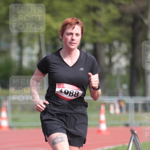 13.04.2025 - Hammer Lauf A. Gomolzig http://msf.ph/oto/7660870 13.04.2025 10:41:43 Ziel 906, 1988 meine-sportfotos.de