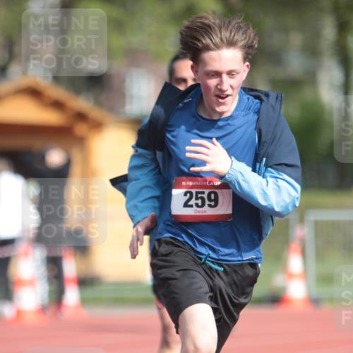 13.04.2025 - Hammer Lauf A. Gomolzig http://msf.ph/oto/7661416 13.04.2025 10:48:16 Ziel 896, 946, 1830 meine-sportfotos.de