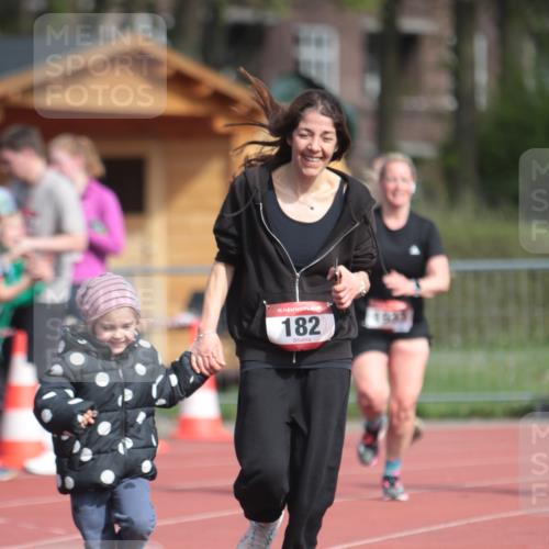 13.04.2025 - Hammer Lauf A. Gomolzig http://msf.ph/oto/7661617 13.04.2025 10:50:21 Ziel 182, 966, 1933, 1936 meine-sportfotos.de