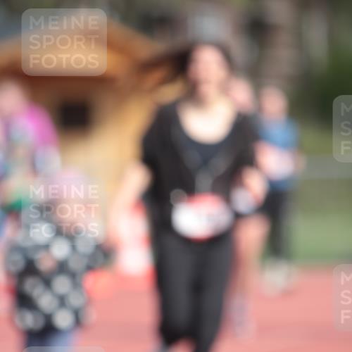 13.04.2025 - Hammer Lauf A. Gomolzig http://msf.ph/oto/7661618 13.04.2025 10:50:21 Ziel 182, 966, 1933, 1936 meine-sportfotos.de