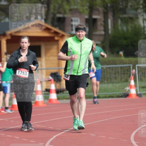 13.04.2025 - Hammer Lauf A. Gomolzig http://msf.ph/oto/7661672 13.04.2025 10:50:56 Ziel 589, 1752, 1753 meine-sportfotos.de