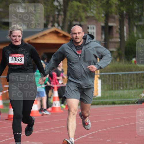13.04.2025 - Hammer Lauf A. Gomolzig http://msf.ph/oto/7661774 13.04.2025 10:51:57 Ziel 666, 1053, 1054 meine-sportfotos.de