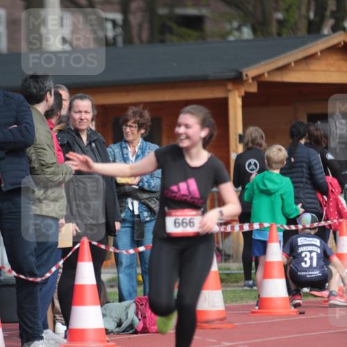 13.04.2025 - Hammer Lauf A. Gomolzig http://msf.ph/oto/7661781 13.04.2025 10:52:03 Ziel 562, 666, 922 meine-sportfotos.de