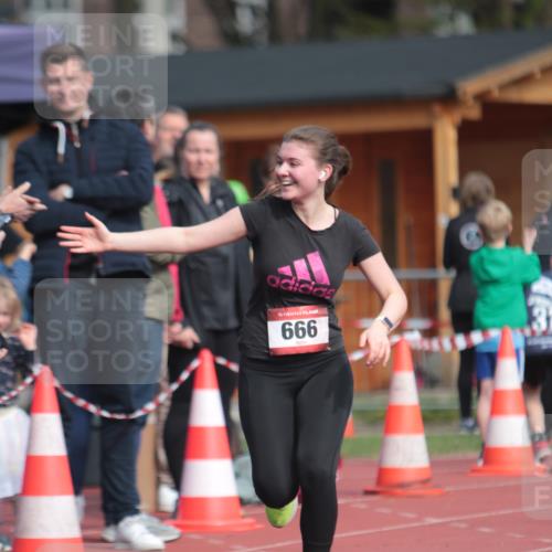 13.04.2025 - Hammer Lauf A. Gomolzig http://msf.ph/oto/7661785 13.04.2025 10:52:03 Ziel 562, 666, 922 meine-sportfotos.de