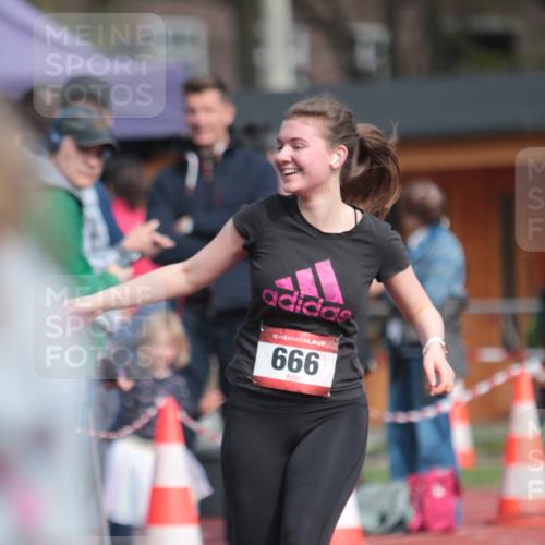 13.04.2025 - Hammer Lauf A. Gomolzig http://msf.ph/oto/7661793 13.04.2025 10:52:04 Ziel 562, 666, 922 meine-sportfotos.de