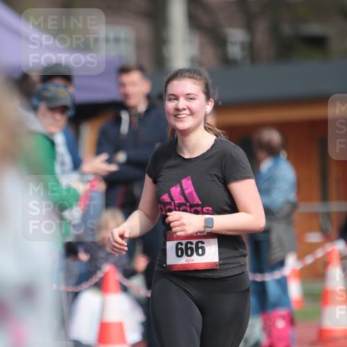 13.04.2025 - Hammer Lauf A. Gomolzig http://msf.ph/oto/7661796 13.04.2025 10:52:05 Ziel 562, 666, 922 meine-sportfotos.de
