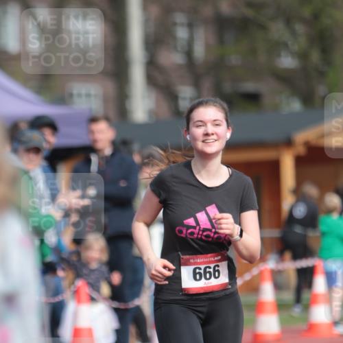13.04.2025 - Hammer Lauf A. Gomolzig http://msf.ph/oto/7661798 13.04.2025 10:52:05 Ziel 562, 666, 922 meine-sportfotos.de