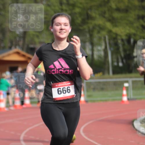 13.04.2025 - Hammer Lauf A. Gomolzig http://msf.ph/oto/7661801 13.04.2025 10:52:07 Ziel 562, 922 meine-sportfotos.de