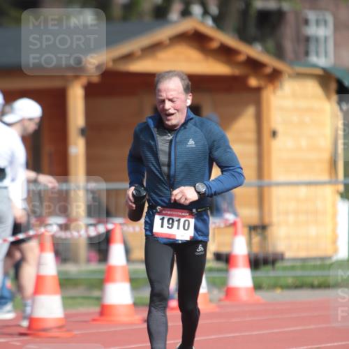 13.04.2025 - Hammer Lauf A. Gomolzig http://msf.ph/oto/7662146 13.04.2025 10:56:50 Ziel 1908, 1910 meine-sportfotos.de