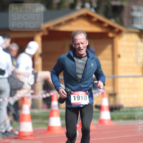 13.04.2025 - Hammer Lauf A. Gomolzig http://msf.ph/oto/7662148 13.04.2025 10:56:50 Ziel 1908, 1910 meine-sportfotos.de