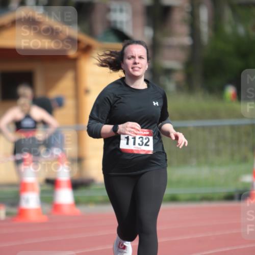 13.04.2025 - Hammer Lauf A. Gomolzig http://msf.ph/oto/7662189 13.04.2025 10:57:19 Ziel 1131, 1132 meine-sportfotos.de