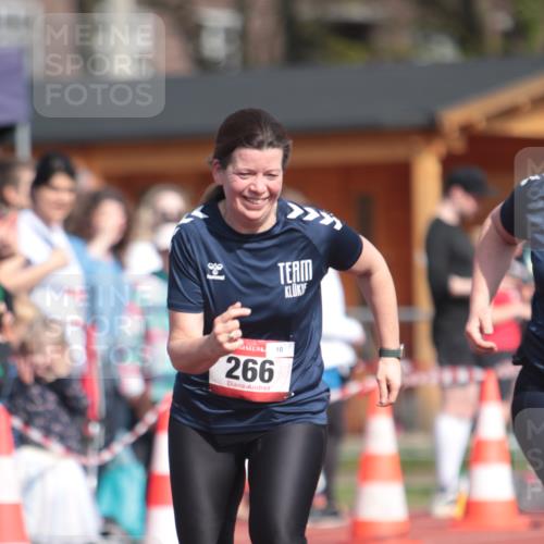 13.04.2025 - Hammer Lauf A. Gomolzig http://msf.ph/oto/7662301 13.04.2025 10:59:43 Ziel 265, 266 meine-sportfotos.de