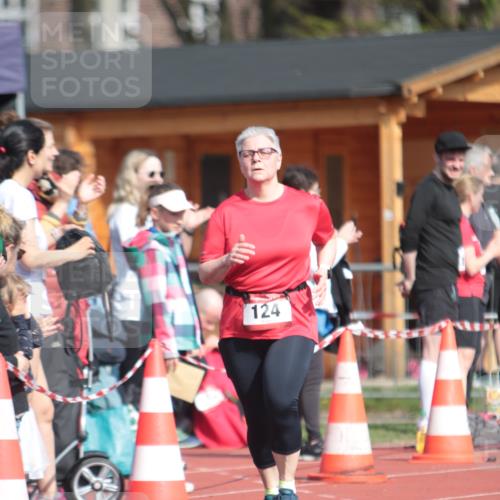 13.04.2025 - Hammer Lauf A. Gomolzig http://msf.ph/oto/7662312 13.04.2025 11:00:17 Ziel 11, 124, 1926 meine-sportfotos.de