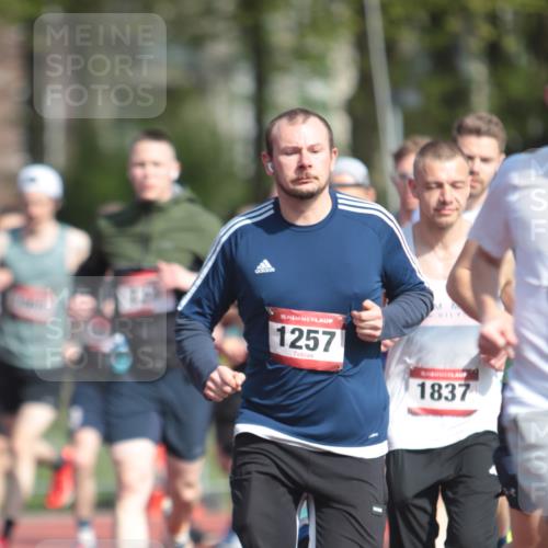 13.04.2025 - Hammer Lauf A. Gomolzig http://msf.ph/oto/7662345 13.04.2025 11:00:33 Ziel 12, 14, 112, 133, 218, 227, 233, 306, 312, 475, 483, 485, 492, 493, 559, 588, 601, 609, 628, 643, 670, 730, 945, 986, 995, 1028, 1044, 1049, 1139, 1173, 1174, 1257, 1303, 1371, 1727, 1783, 1804, 1835, 1837, 1923, 1937, 1958, 1965 meine-sportfotos.de
