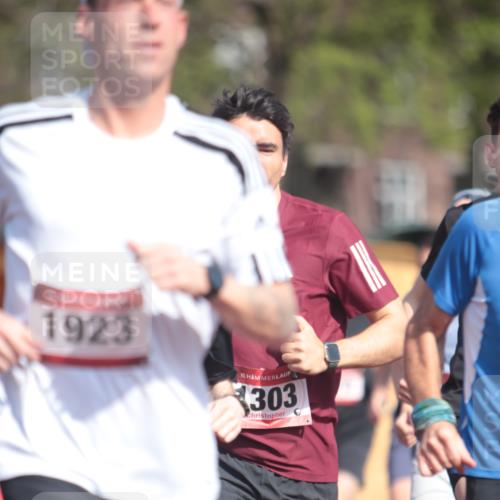 13.04.2025 - Hammer Lauf A. Gomolzig http://msf.ph/oto/7662357 13.04.2025 11:00:37 Ziel 1, 12, 14, 18, 112, 188, 218, 221, 227, 306, 322, 468, 475, 483, 492, 493, 579, 588, 601, 609, 628, 654, 670, 730, 945, 950, 980, 986, 995, 1044, 1049, 1139, 1173, 1174, 1184, 1258, 1303, 1371, 1727, 1783, 1804, 1835, 1896, 1940, 1946, 1947, 1965, 1989 meine-sportfotos.de