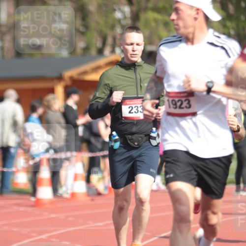 13.04.2025 - Hammer Lauf A. Gomolzig http://msf.ph/oto/7662470 13.04.2025 11:02:19 Ziel 12, 14, 112, 227, 233, 306, 475, 483, 492, 493, 995, 1173, 1174, 1303, 1727, 1783, 1804, 1923, 1965 meine-sportfotos.de