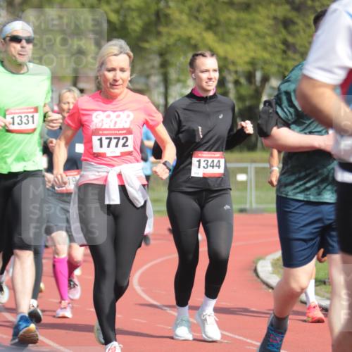 13.04.2025 - Hammer Lauf A. Gomolzig http://msf.ph/oto/7662571 13.04.2025 11:03:15 Ziel 2, 4, 17, 19, 187, 231, 251, 252, 287, 320, 334, 378, 481, 484, 502, 506, 552, 571, 572, 614, 736, 1125, 1331, 1344, 1376, 1772, 1810, 1926, 1948 meine-sportfotos.de