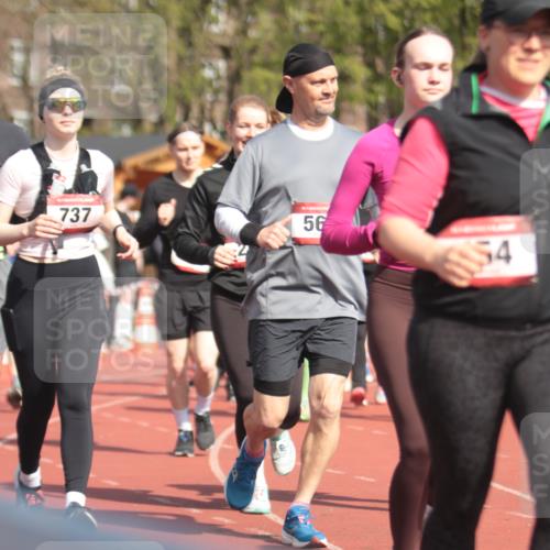 13.04.2025 - Hammer Lauf A. Gomolzig http://msf.ph/oto/7662603 13.04.2025 11:03:36 Ziel 20, 21, 172, 173, 177, 271, 327, 426, 442, 452, 454, 476, 479, 566, 633, 737, 858, 1151, 1702, 1802, 1891, 1937, 1950, 1958 meine-sportfotos.de