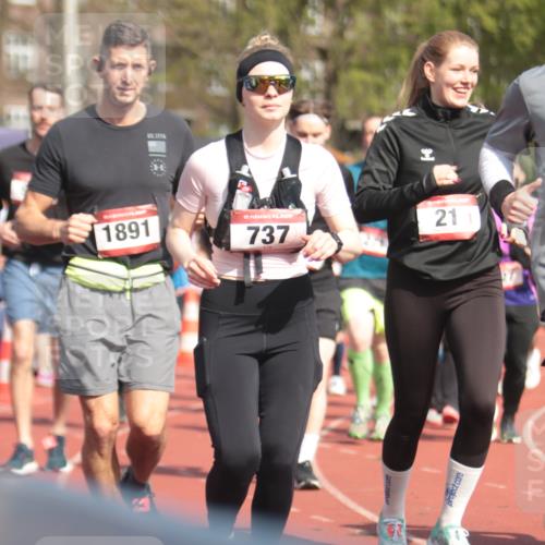 13.04.2025 - Hammer Lauf A. Gomolzig http://msf.ph/oto/7662605 13.04.2025 11:03:37 Ziel 20, 21, 119, 172, 173, 177, 271, 319, 327, 426, 442, 452, 476, 479, 566, 633, 737, 858, 1151, 1702, 1802, 1891, 1937, 1950, 1958 meine-sportfotos.de