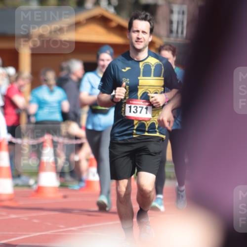 13.04.2025 - Hammer Lauf A. Gomolzig http://msf.ph/oto/7662673 13.04.2025 11:04:23 Ziel 170, 188, 250, 579, 588, 601, 609, 628, 732, 945, 1184, 1371, 1783, 1940 meine-sportfotos.de