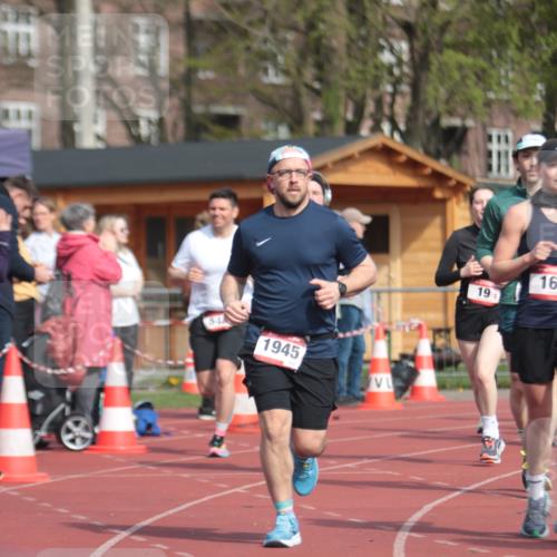 13.04.2025 - Hammer Lauf A. Gomolzig http://msf.ph/oto/7662805 13.04.2025 11:05:45 Ziel 19, 167, 191, 244, 442, 548, 662, 762, 817, 818, 1103, 1208, 1939, 1945 meine-sportfotos.de