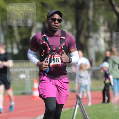 13.04.2025 - Hammer Lauf A. Gomolzig http://msf.ph/oto/7662872 13.04.2025 11:06:56 Ziel 433, 434, 1898 meine-sportfotos.de