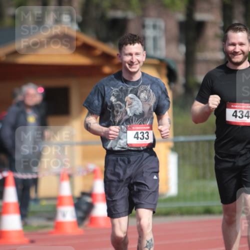 13.04.2025 - Hammer Lauf A. Gomolzig http://msf.ph/oto/7662875 13.04.2025 11:06:59 Ziel 433, 434 meine-sportfotos.de