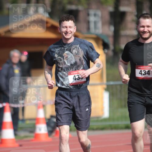 13.04.2025 - Hammer Lauf A. Gomolzig http://msf.ph/oto/7662877 13.04.2025 11:06:59 Ziel 433, 434 meine-sportfotos.de