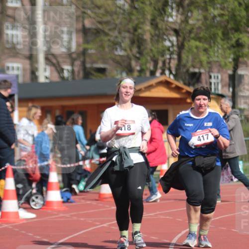 13.04.2025 - Hammer Lauf A. Gomolzig http://msf.ph/oto/7662904 13.04.2025 11:08:14 Ziel 417, 418 meine-sportfotos.de