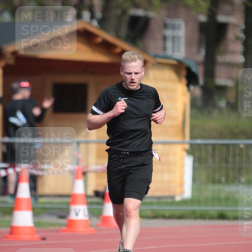 13.04.2025 - Hammer Lauf A. Gomolzig http://msf.ph/oto/7662940 13.04.2025 11:24:55 Ziel 452, 492, 493 meine-sportfotos.de