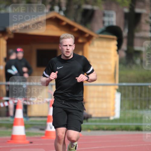 13.04.2025 - Hammer Lauf A. Gomolzig http://msf.ph/oto/7662942 13.04.2025 11:24:56 Ziel 452, 492, 493 meine-sportfotos.de
