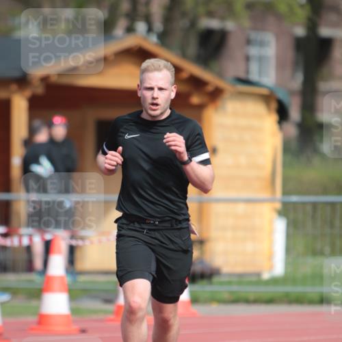 13.04.2025 - Hammer Lauf A. Gomolzig http://msf.ph/oto/7662944 13.04.2025 11:24:56 Ziel 452, 492, 493 meine-sportfotos.de