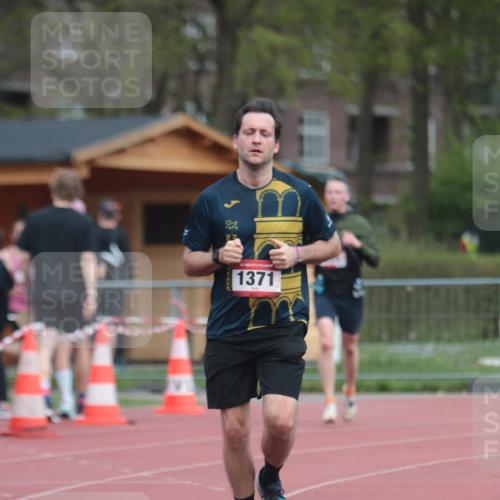 13.04.2025 - Hammer Lauf A. Gomolzig http://msf.ph/oto/7663068 13.04.2025 11:27:34 Ziel 233, 995, 1371, 1940 meine-sportfotos.de