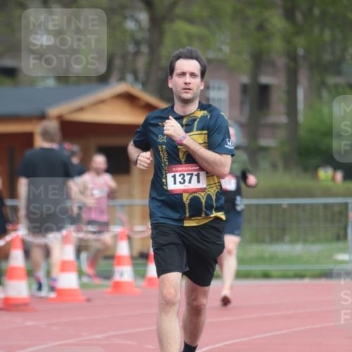 13.04.2025 - Hammer Lauf A. Gomolzig http://msf.ph/oto/7663070 13.04.2025 11:27:35 Ziel 233, 995, 1371, 1940 meine-sportfotos.de