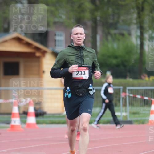 13.04.2025 - Hammer Lauf A. Gomolzig http://msf.ph/oto/7663076 13.04.2025 11:27:38 Ziel 233, 995 meine-sportfotos.de