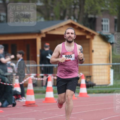 13.04.2025 - Hammer Lauf A. Gomolzig http://msf.ph/oto/7663082 13.04.2025 11:27:41 Ziel 233, 995 meine-sportfotos.de