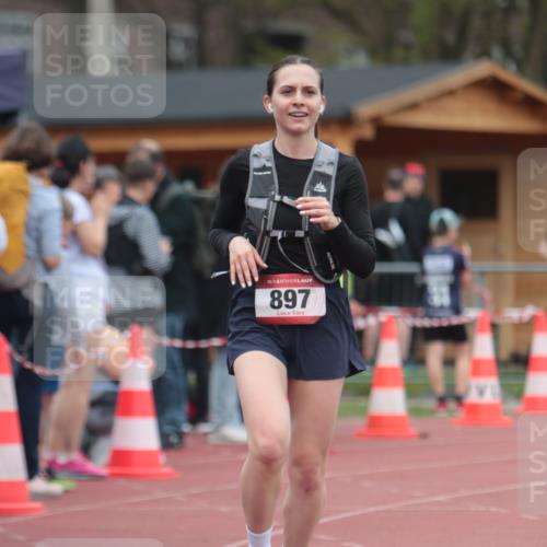 13.04.2025 - Hammer Lauf A. Gomolzig http://msf.ph/oto/7663311 13.04.2025 11:31:27 Ziel 693, 704, 897 meine-sportfotos.de