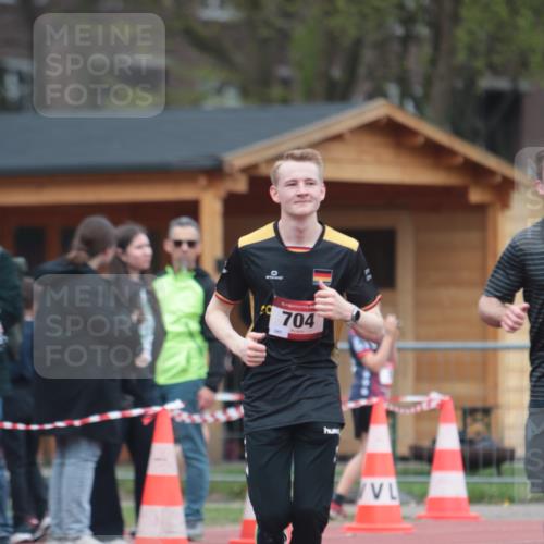 13.04.2025 - Hammer Lauf A. Gomolzig http://msf.ph/oto/7663318 13.04.2025 11:31:32 Ziel 109, 693, 704 meine-sportfotos.de