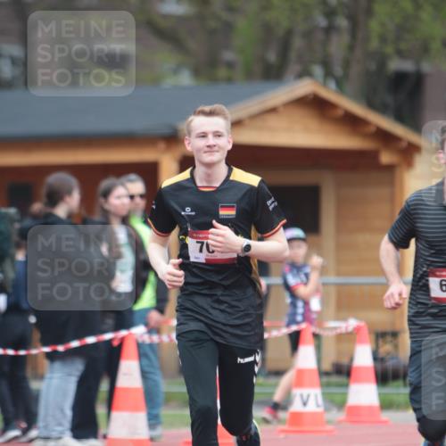 13.04.2025 - Hammer Lauf A. Gomolzig http://msf.ph/oto/7663319 13.04.2025 11:31:32 Ziel 109, 693, 704 meine-sportfotos.de