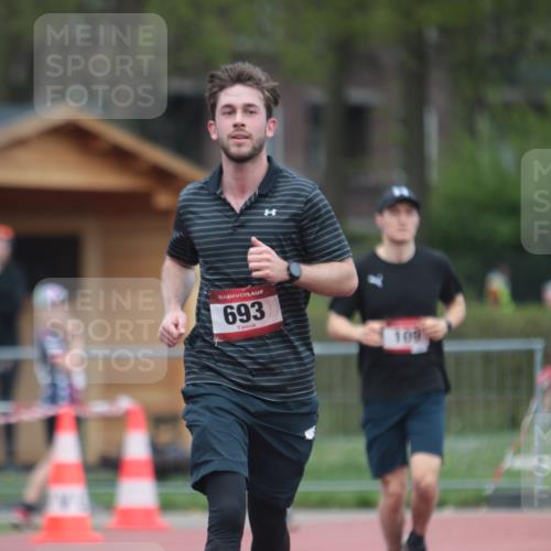 13.04.2025 - Hammer Lauf A. Gomolzig http://msf.ph/oto/7663321 13.04.2025 11:31:33 Ziel 109, 693, 704 meine-sportfotos.de