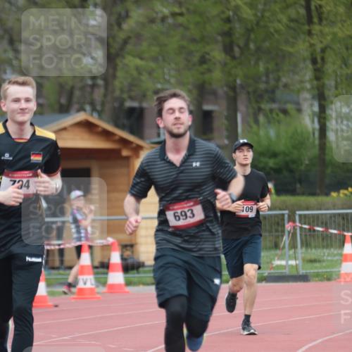 13.04.2025 - Hammer Lauf A. Gomolzig http://msf.ph/oto/7663325 13.04.2025 11:31:34 Ziel 109, 693, 704 meine-sportfotos.de