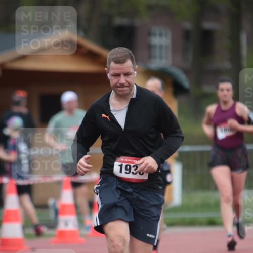 13.04.2025 - Hammer Lauf A. Gomolzig http://msf.ph/oto/7663348 13.04.2025 11:31:47 Ziel 313, 1808, 1921, 1930 meine-sportfotos.de