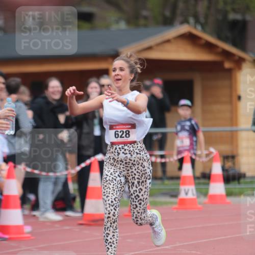 13.04.2025 - Hammer Lauf A. Gomolzig http://msf.ph/oto/7663410 13.04.2025 11:32:09 Ziel 1, 628, 917 meine-sportfotos.de
